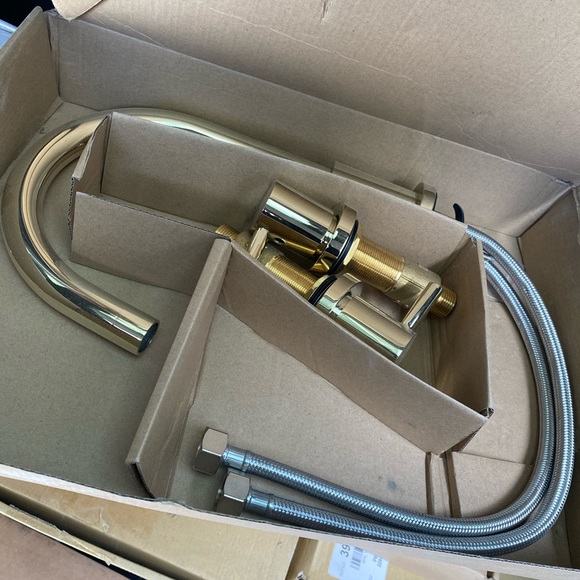 ROTUNDA WIDESPREAD FAUCET - LEVER HANDLES - OVERFLOW - POLISHED BRASS